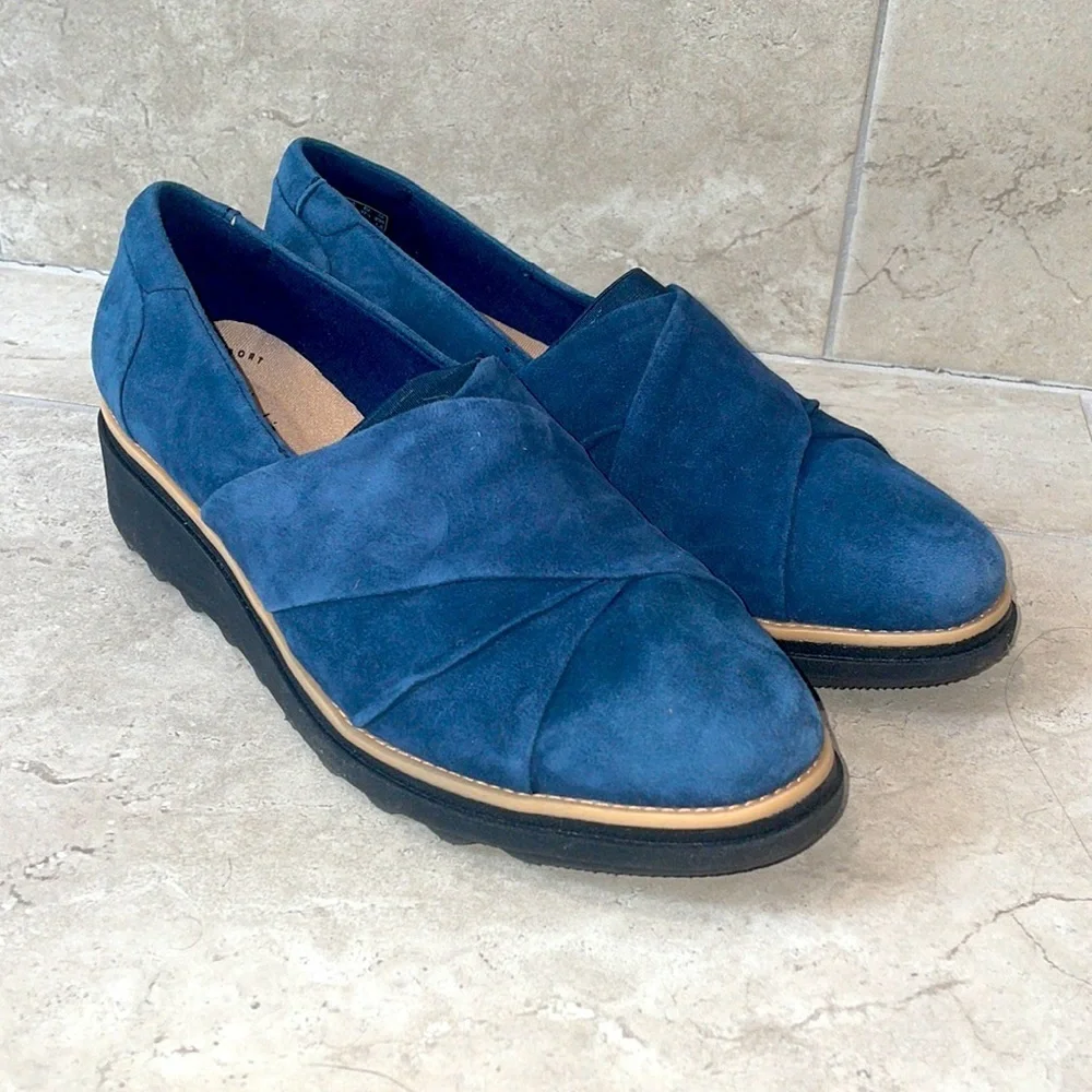 Clark’s ultimate comfort collection size 7 slip on blue suede Sharon Form loafer